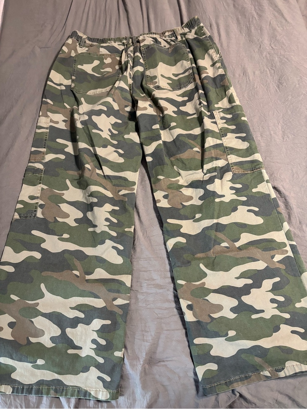 No Boundaries Women's Camo Wide-Leg Cargo Pants - Green/Tan/Brown - Picture 7 of 10